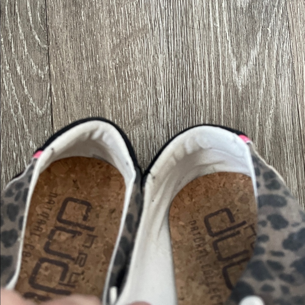 Hey dudes Wendy  Leopard Print Shoes slip on size 7 animal print sneakers - Picture 3 of 7